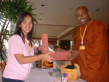 International Vesak day in Thiland 2006 - offering a gift.jpg